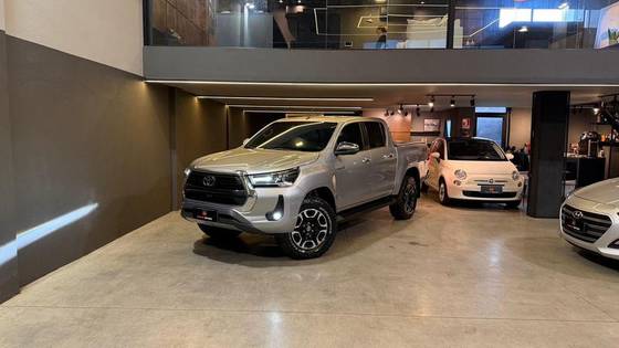 TOYOTA HILUX 2.8 D-4D TURBO DIESEL CD SRX 4X4 AUTOMÁTICO